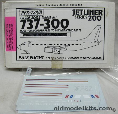 Pals Flight 1/200 Boeing 737-300 - With Flight Path United Airlines Decals, PFK-733B plastic model kit